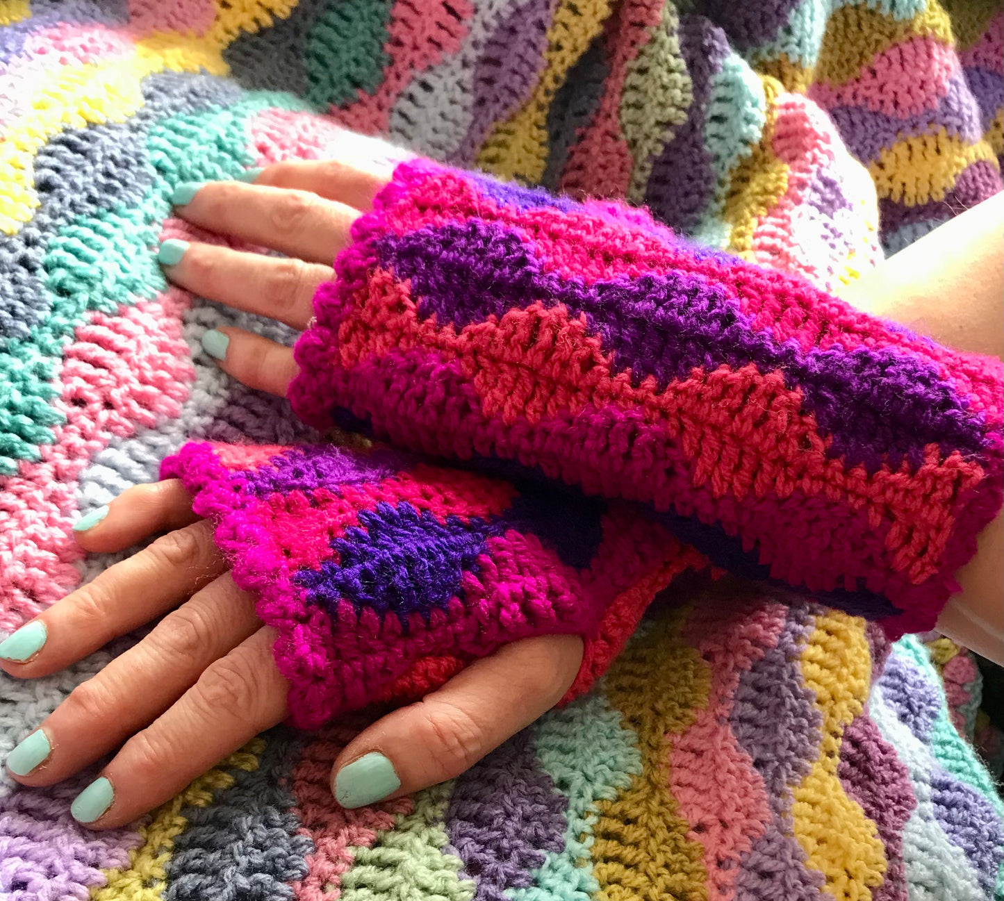 Bubble Wristwarmers Crochet Pattern